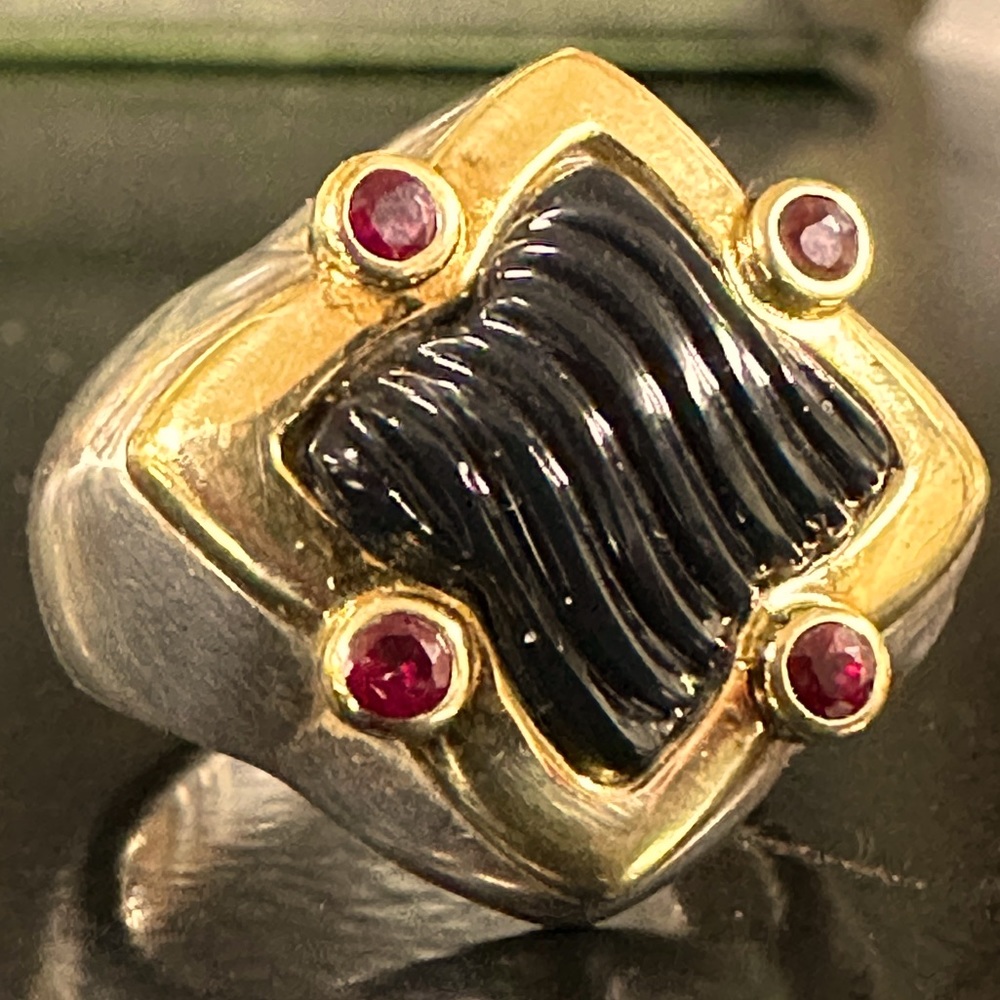 WOW POSHMARK Authentic David Yurman 18K  Gold Carved Onyx & Ruby Quatrefoil Ring